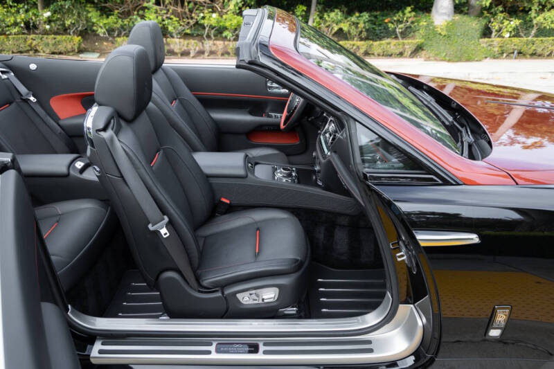 2019 Rolls-Royce Black Badge Dawn