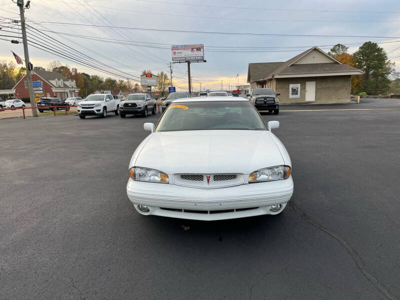 1999 Pontiac Bonneville SE photo 2