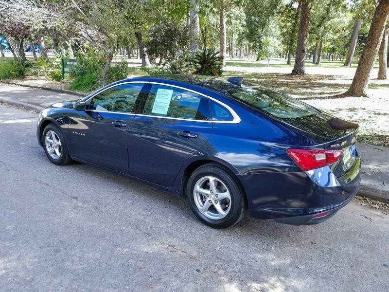 2016 Chevrolet Malibu 1LS photo 4