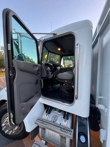 2013 Peterbilt 337