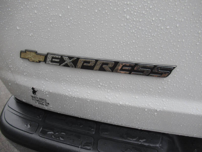2025 Chevrolet Express LT 3500