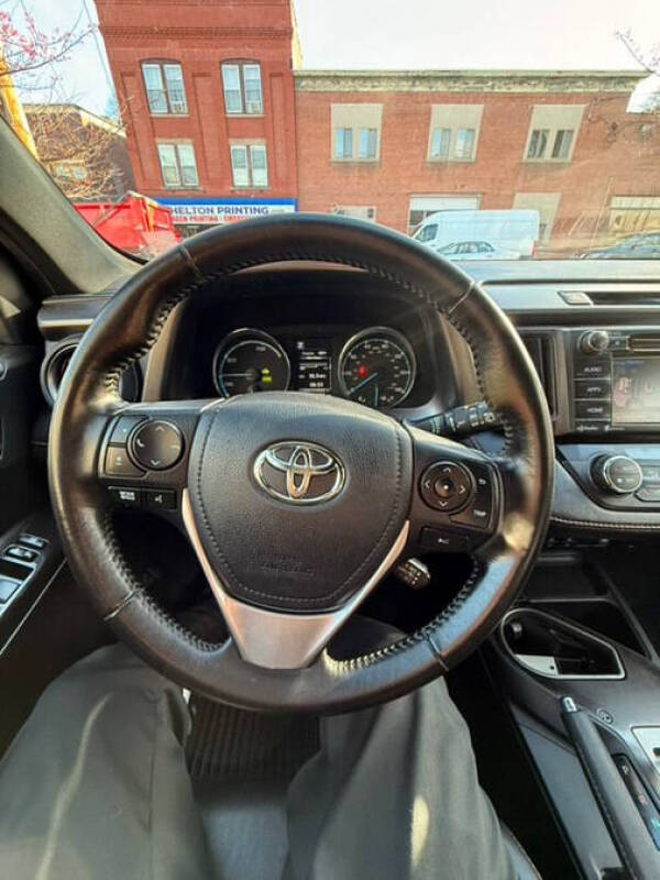 2017 Toyota RAV4 Hybrid SE