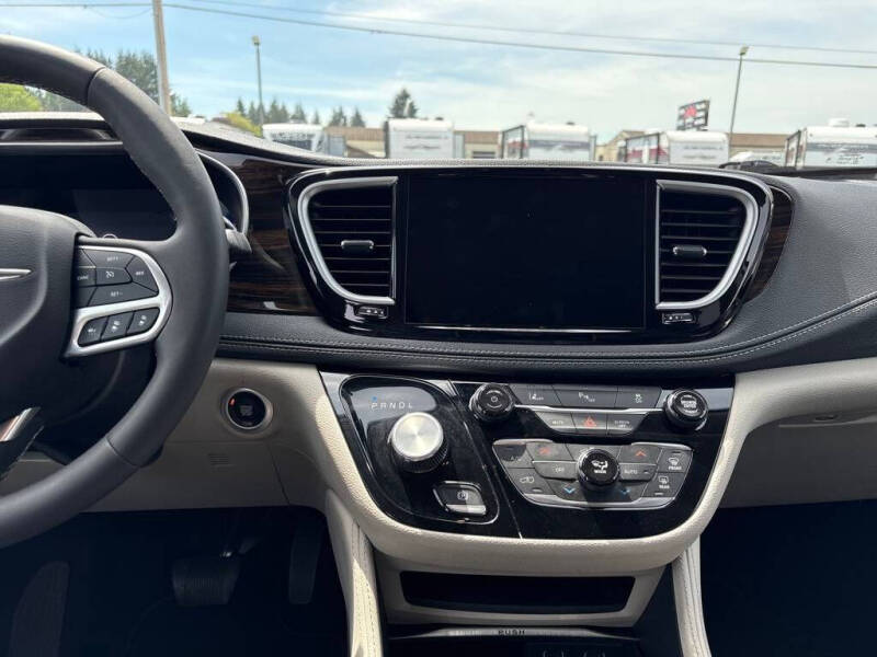 2023 Chrysler Pacifica Plug-In Hybrid Limited