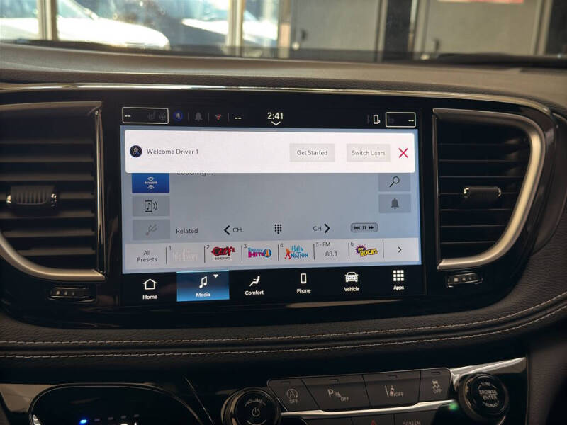 2026 Chrysler Pacifica Select