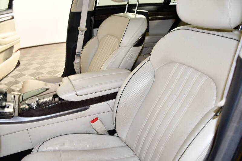 2019 Genesis G90