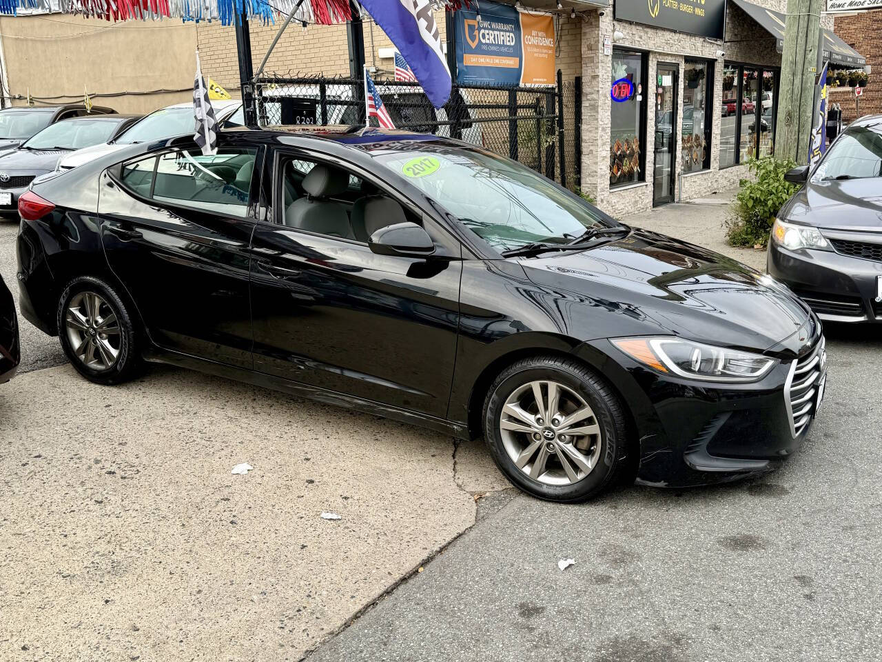 2017 Hyundai Elantra SE 4dr Sedan PZEV (US) - Black exterior view 3