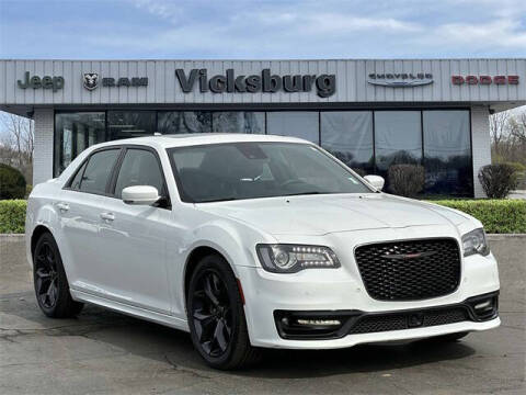 2022 Chrysler 300 for sale at Vicksburg Chrysler Dodge Jeep Ram in Vicksburg MI