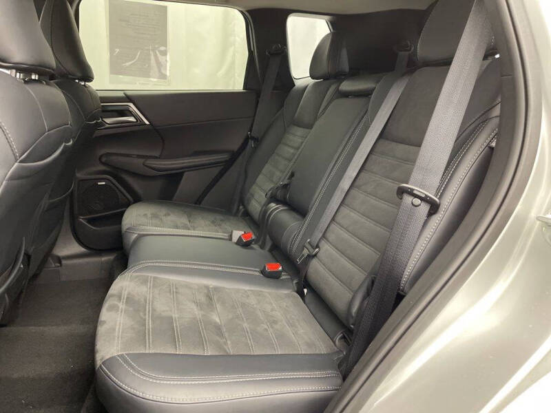 2025 Mitsubishi Outlander SE