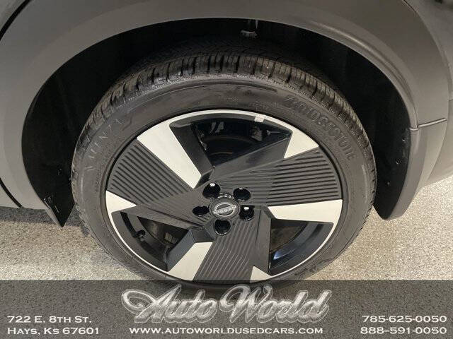 2025 Nissan Kicks SR