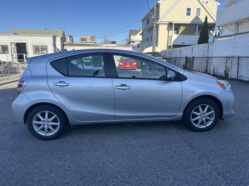 2013 Toyota Prius c Three - Photo 8