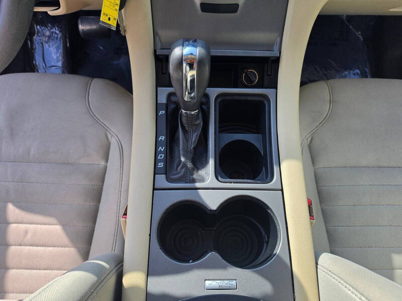2013 Ford Taurus SE