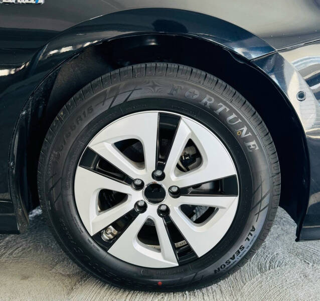 2021 Toyota Prius XLE