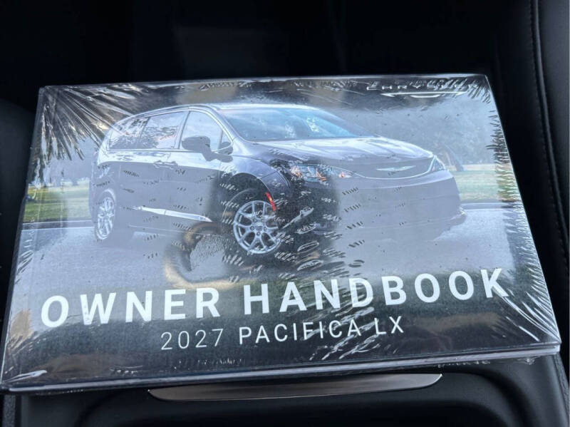 2027 Chrysler Pacifica LX