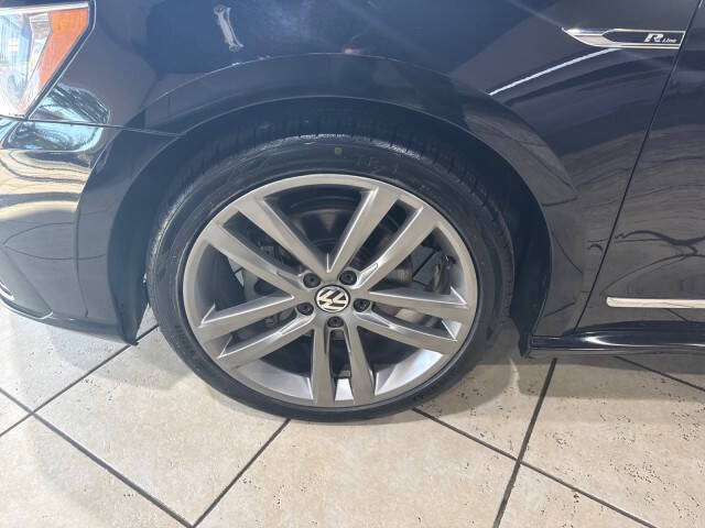 2017 Volkswagen Passat 1.8T R-Line