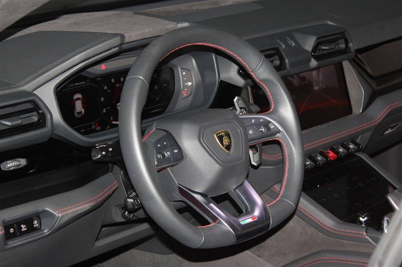2025 Lamborghini Urus SE