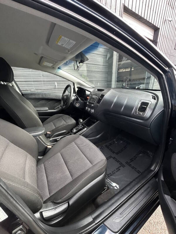 2017 Kia Forte5 LX