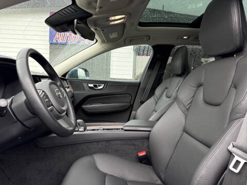 2022 Volvo XC60 B5 Momentum