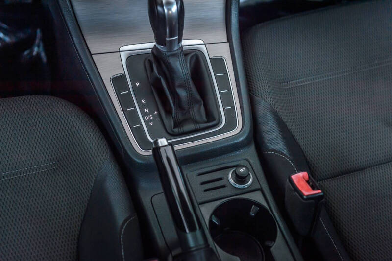 2016 Volkswagen Golf TSI S