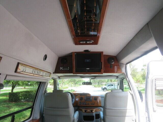 2010 Ford E-Series E-350 SD