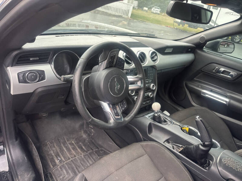 2017 Ford Mustang V6