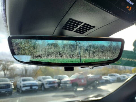 2025 Cadillac LYRIQ Luxury 3