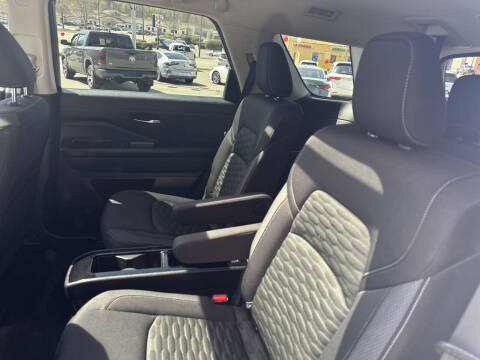 2022 Nissan Pathfinder SV