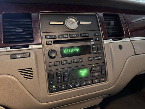 2005 Lincoln Town Car Signature Limited
