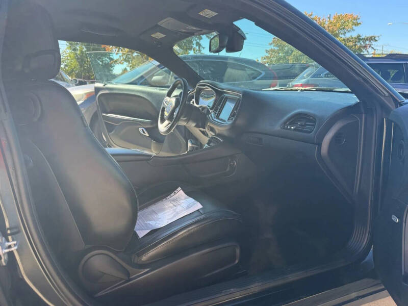 2015 Dodge Challenger SXT Plus