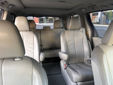 2013 Toyota Sienna XLE 7-Passenger