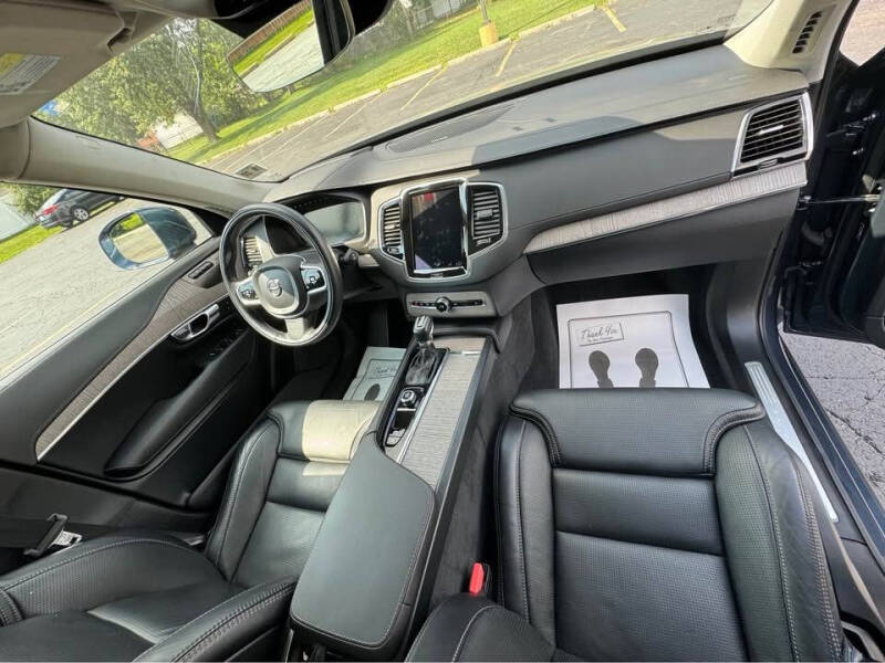 2022 Volvo XC90 T6 Inscription 6-Passenger