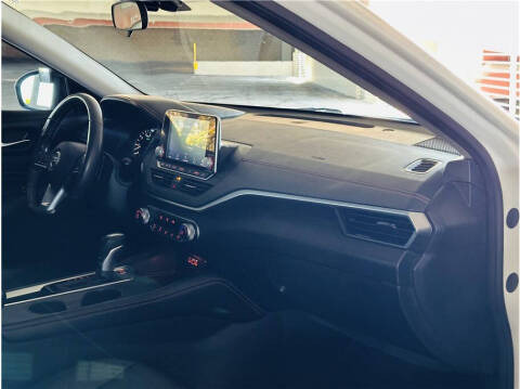 2022 Nissan Altima 2.5 SR