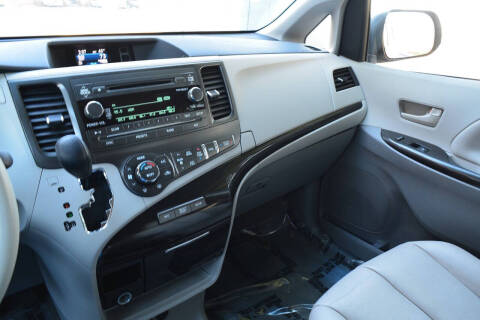 2013 Toyota Sienna LE 8-Passenger