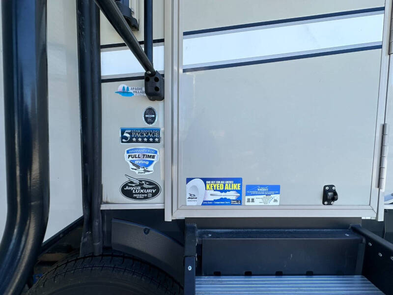 2022 Jayco Pinnacle