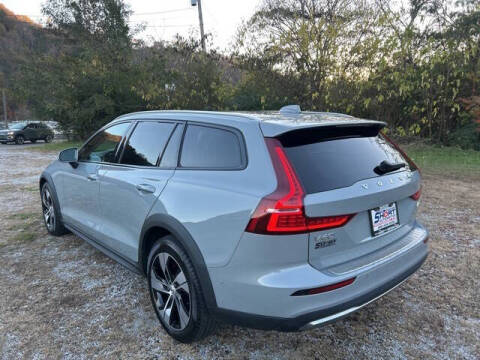 2024 Volvo V60 Cross Country B5 Plus