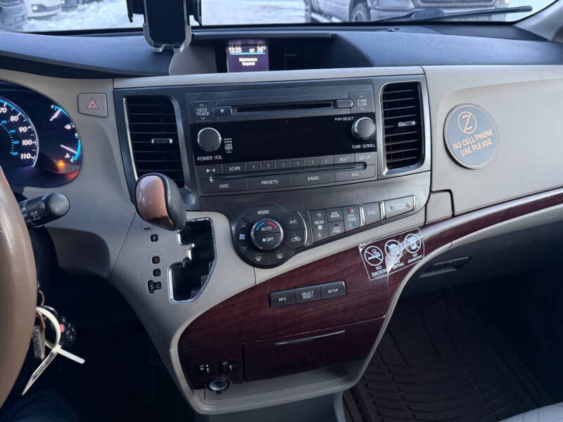 2012 Toyota Sienna LE Mobility 7-Passenger