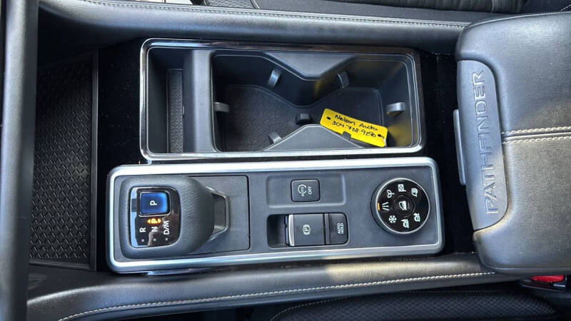 2022 Nissan Pathfinder SV