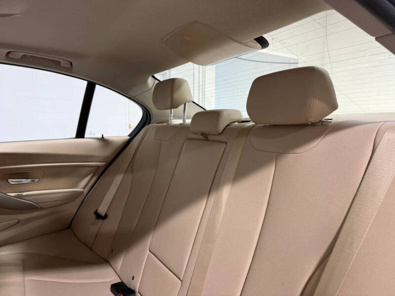 2016 BMW 3 Series 320i
