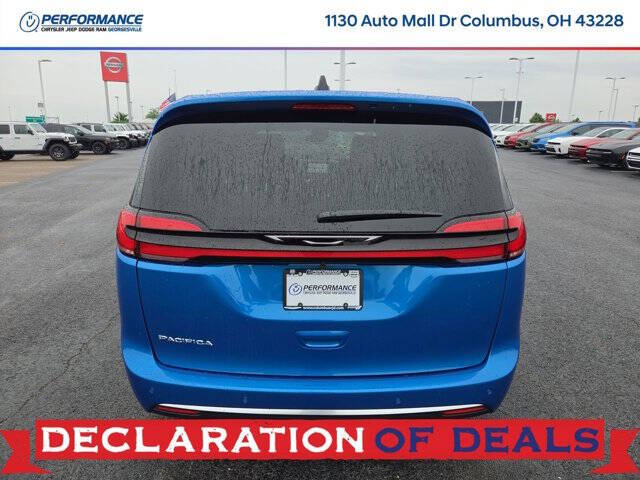 2027 Chrysler Pacifica Select