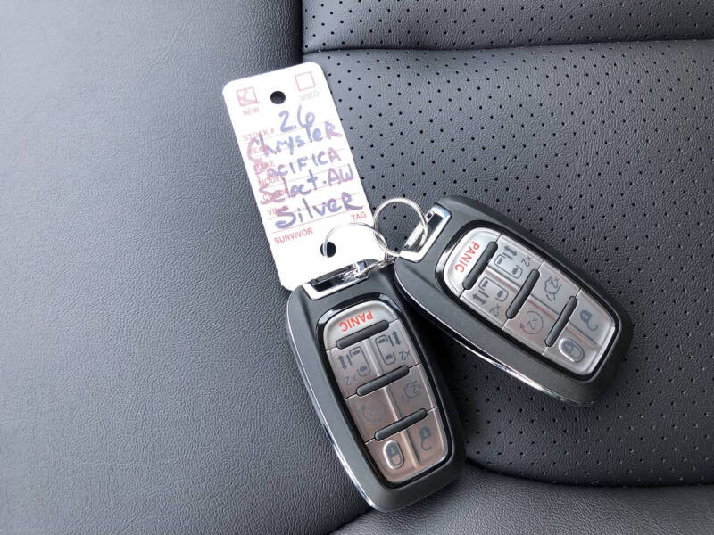 2026 Chrysler Pacifica Select