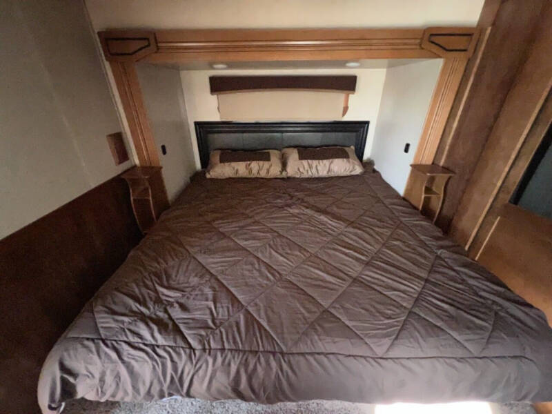 2018 Thor Motor Coach Redwood