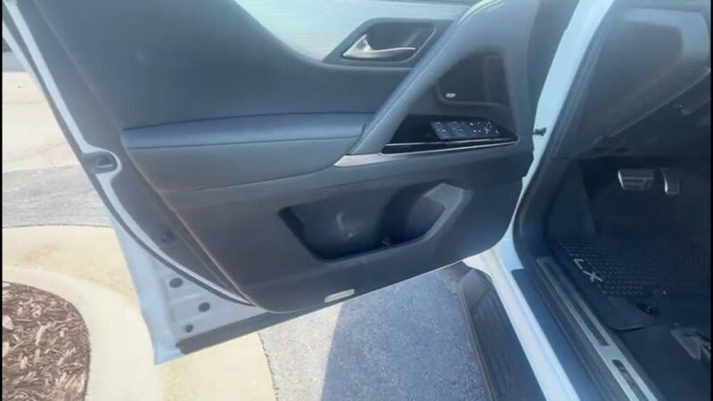 2025 Lexus LX 600 F SPORT Handling