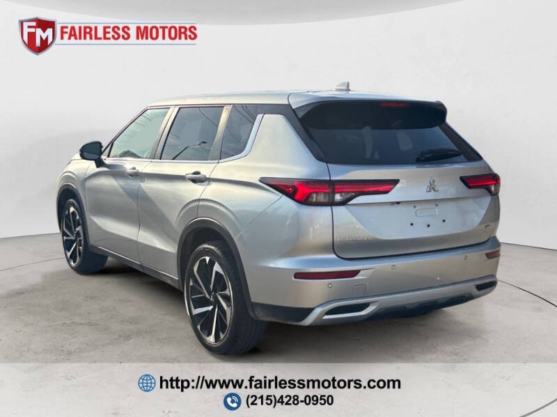 2023 Mitsubishi Outlander SE