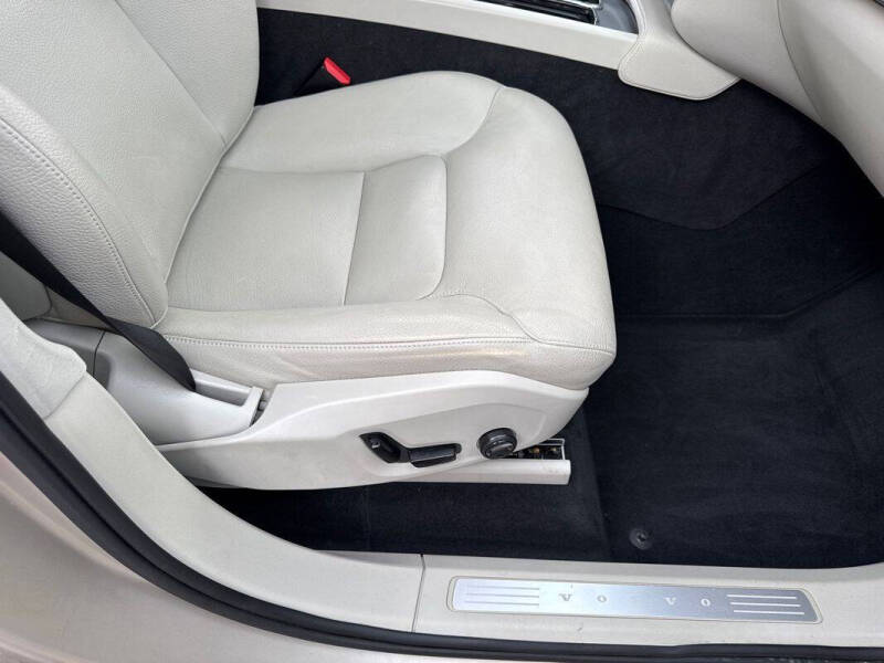 2016 Volvo XC90 T5 Momentum