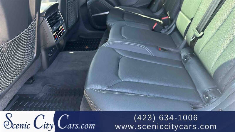 2022 Audi Q8 quattro Premium Plus 55 TFSI