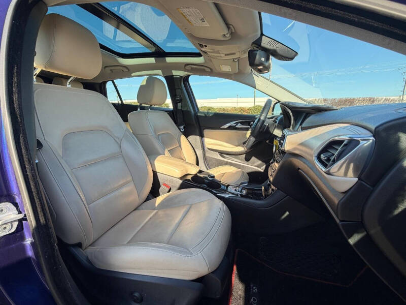 2017 Infiniti QX30 Premium