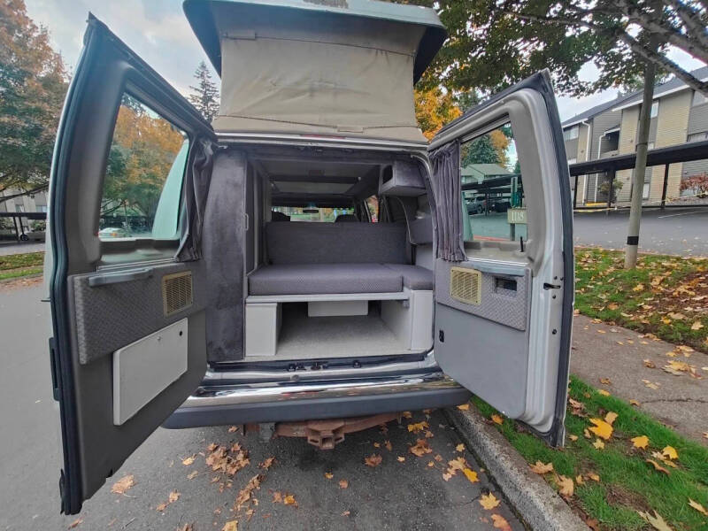 2003 Ford E-Series E-250 SD