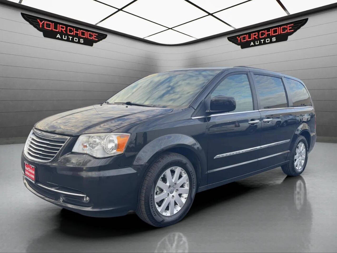 2015 Chrysler Town and Country Touring 4dr Mini Van's photo