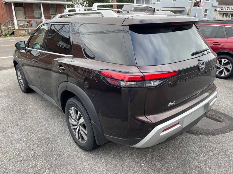 2022 Nissan Pathfinder SL