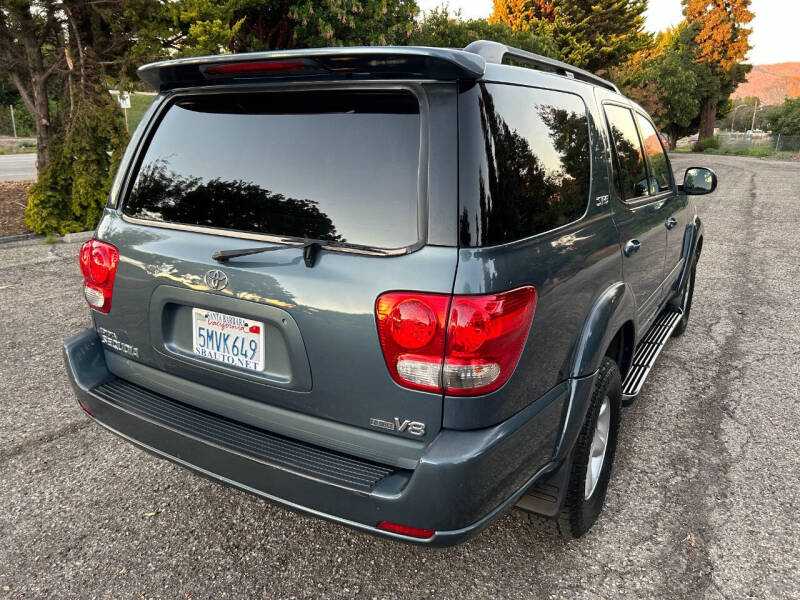 2005 Toyota Sequoia SR5