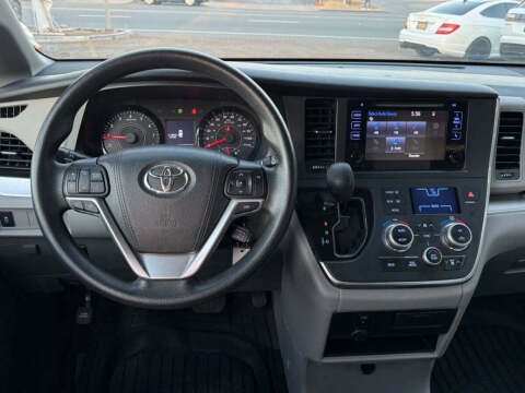 2017 Toyota Sienna